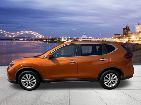 Used 2019 Nissan Rogue SV image 2