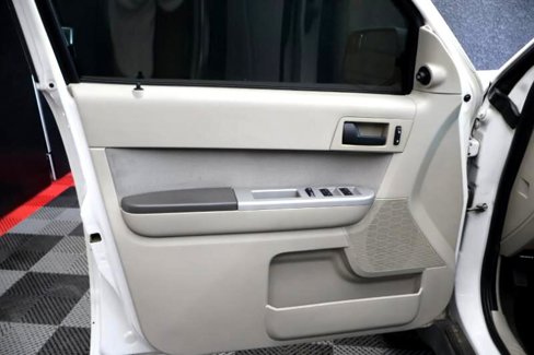 Used 2011 Ford Escape XLT w/ Class II Trailer Tow Pkg image 11