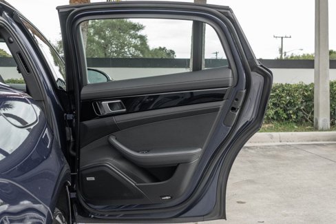 Used 2020 Porsche Panamera image 31
