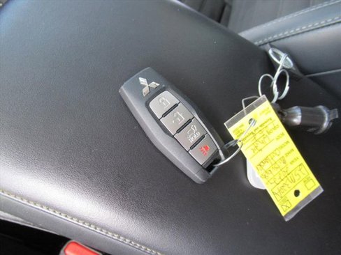 Used 2022 Mitsubishi Outlander SE image 34