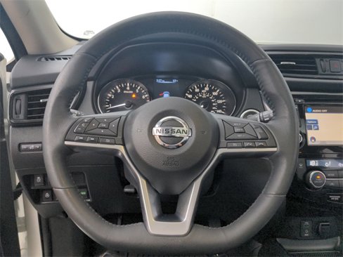 Used 2017 Nissan Rogue SV image 29