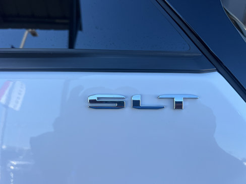 Used 2023 GMC Terrain SLT image 11