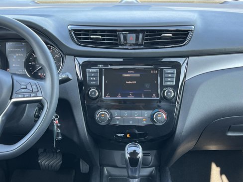 Used 2022 Nissan Rogue Sport S image 14
