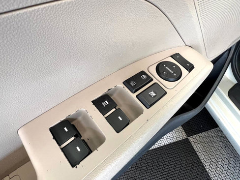 Used 2017 Hyundai Elantra SE image 23