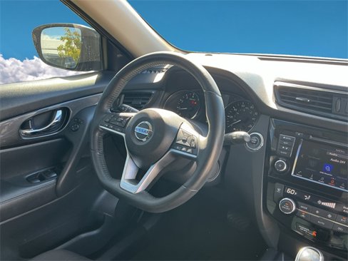 Used 2018 Nissan Rogue SV w/ Premium Package image 17