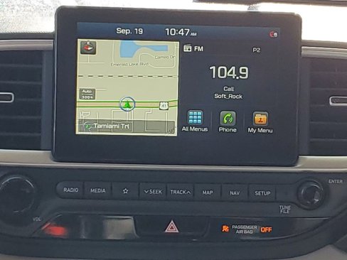Certified 2020 Hyundai Venue image 24
