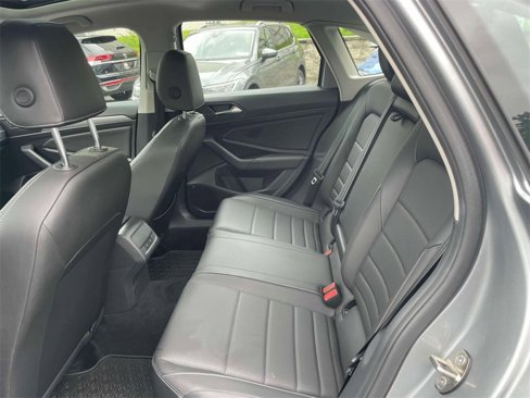 Used 2021 Volkswagen Jetta SE w/ SE Cold Weather Package image 12