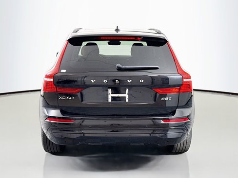 Used 2022 Volvo XC60 B5 Momentum image 6