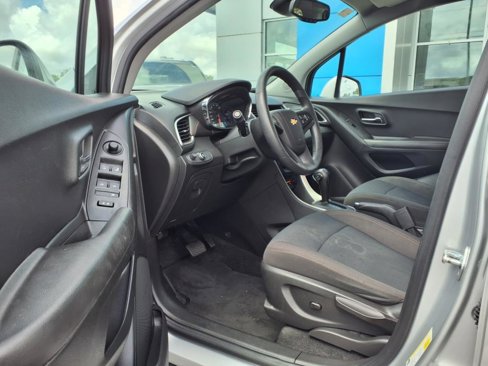 Used 2020 Chevrolet Trax LS w/ Tint and Cruise Package image 4