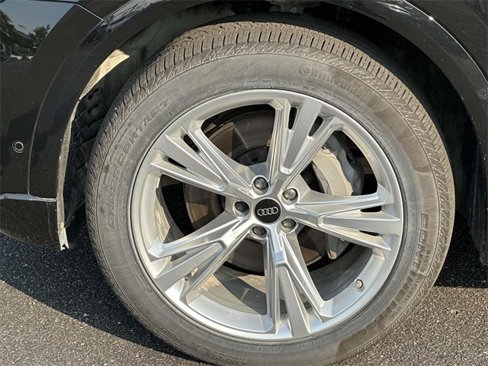 Used 2022 Audi Q8 Premium image 10