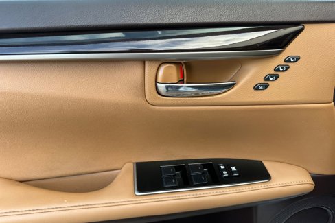 Used 2018 Lexus ES 350 w/ Navigation System Package image 11