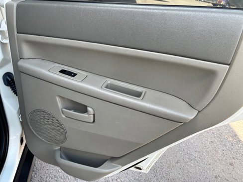 Used 2006 Jeep Grand Cherokee Laredo image 35