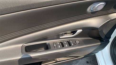 Used 2023 Hyundai Elantra SEL w/ Convenience Package image 10