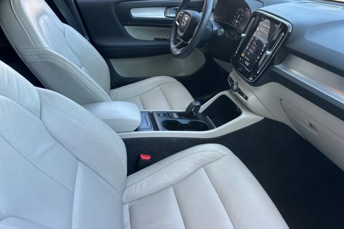 Certified 2022 Volvo XC40 T5 Momentum image 16