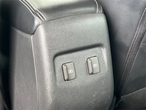 Used 2023 Nissan Kicks SR w/ SR Premium Package image 16