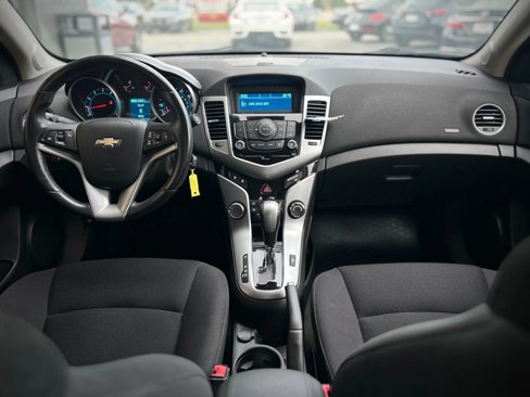 Used 2014 Chevrolet Cruze LT image 10