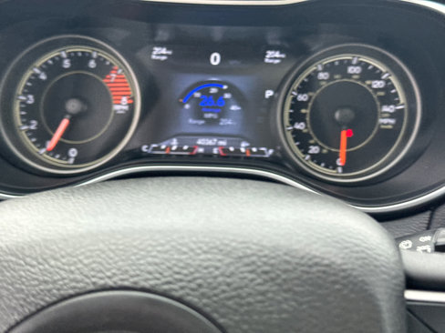 Used 2022 Jeep Cherokee Limited image 20