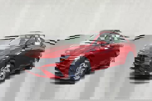 New 2025 Hyundai Elantra SE image 3
