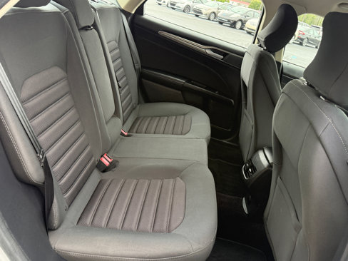Used 2017 Ford Fusion SE w/ Fusion SE Technology Package image 17