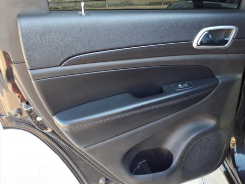 Used 2015 Jeep Grand Cherokee Altitude image 16