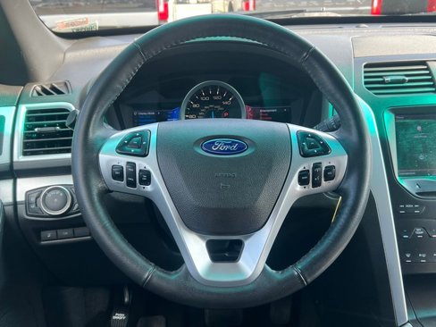 Used 2013 Ford Explorer XLT image 35