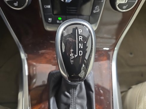 Used 2015 Volvo XC70 T6 Premier Plus image 14