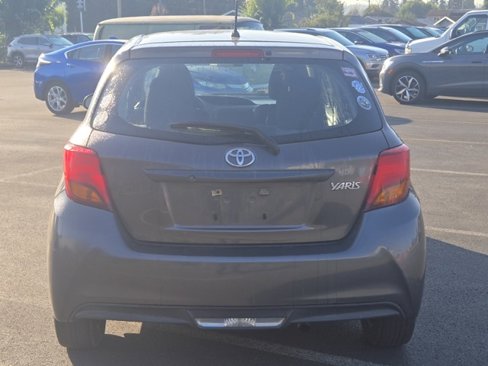 Used 2015 Toyota Yaris L image 5