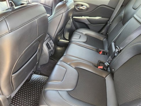 Used 2019 Jeep Cherokee Latitude Plus w/ Comfort/Convenience Group image 29