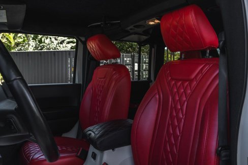 Used 2017 Jeep Wrangler Unlimited Sahara w/ Connectivity Group image 13