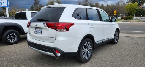 Used 2017 Mitsubishi Outlander ES image 3