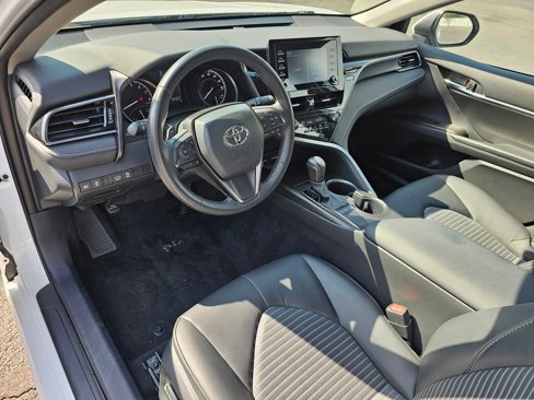Used 2024 Toyota Camry SE image 2