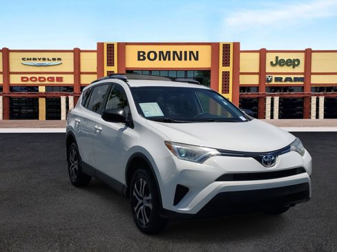 Used 2016 Toyota RAV4 LE image 2