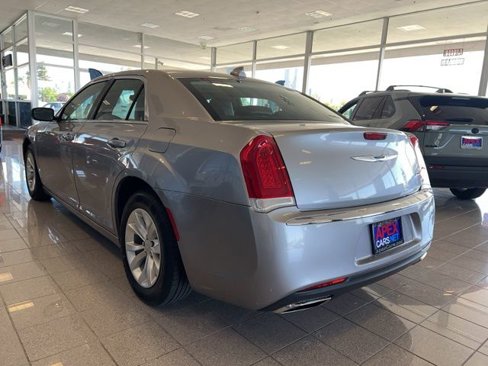 Used 2016 Chrysler 300 Limited image 11