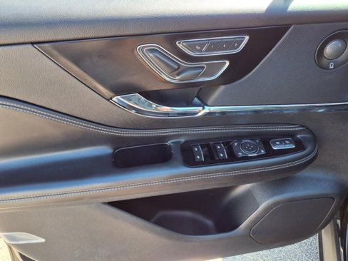 Used 2021 Lincoln Corsair Reserve w/ Equipment Group 201A image 10