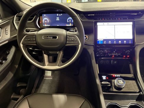 New 2025 Jeep Grand Cherokee Limited image 18