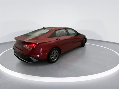 Used 2024 Hyundai Elantra SEL image 4