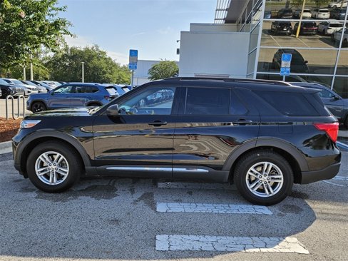 Used 2023 Ford Explorer XLT w/ Equipment Group 202A image 3