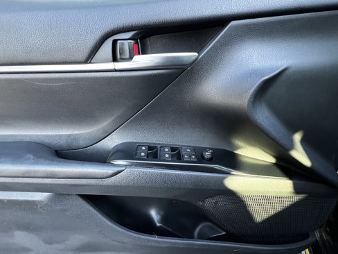 Used 2018 Toyota Camry SE image 13