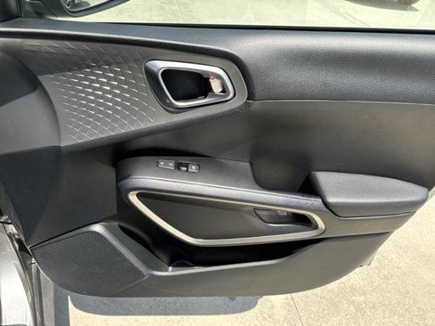 Used 2023 Kia Soul LX w/ LX Technology Package image 14