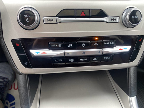 Used 2022 Ford Explorer XLT image 30