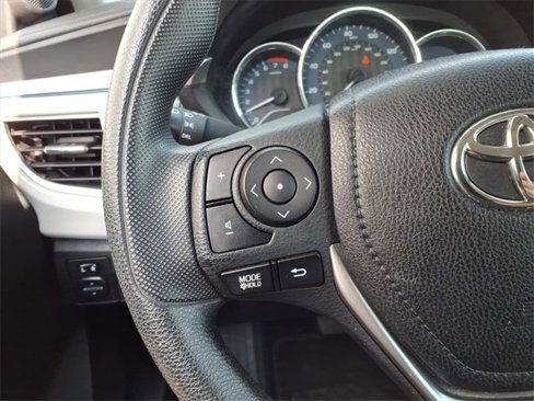 Used 2016 Toyota Corolla LE image 22