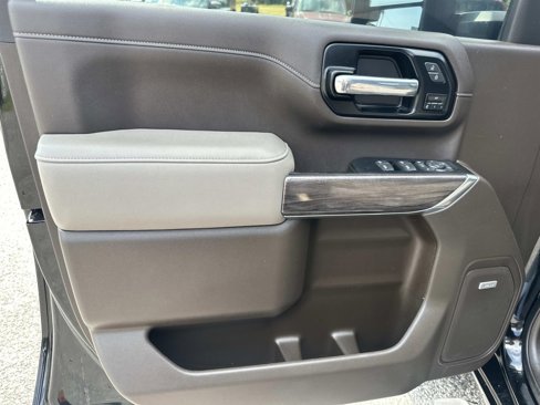 Used 2022 Chevrolet Silverado 2500 LTZ w/ LTZ Convenience Package image 15
