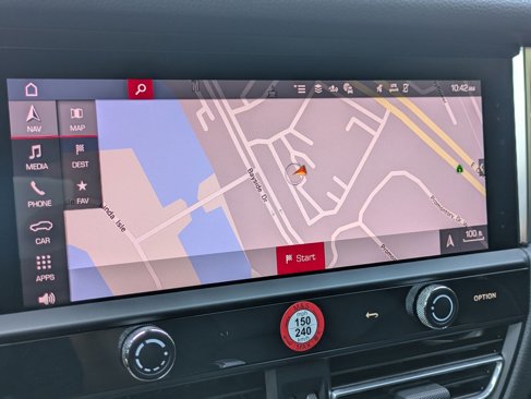 Certified 2024 Porsche Macan image 18