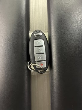 Used 2018 Nissan Murano SV image 1