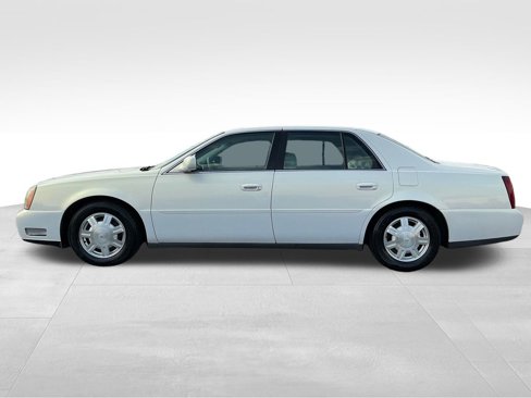 Used 2004 Cadillac De Ville image 2