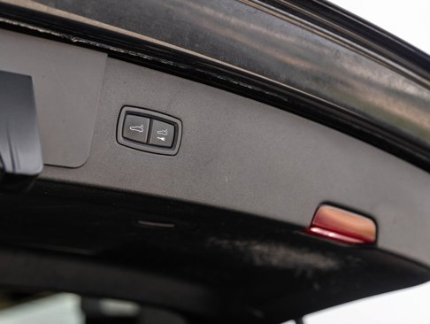 Certified 2022 Porsche Cayenne Platinum Edition image 30