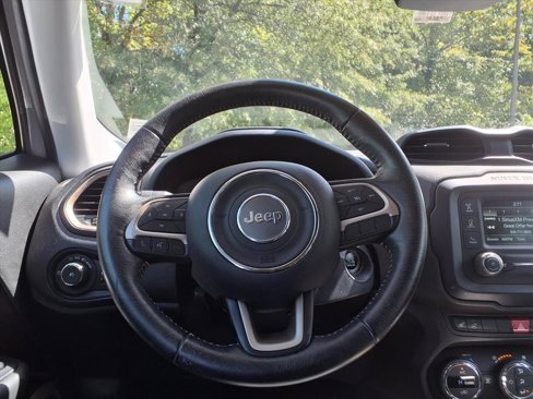 Used 2016 Jeep Renegade Limited image 13