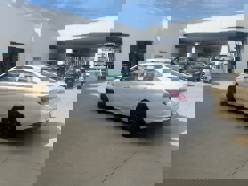 Used 2023 Hyundai Elantra Blue image 3