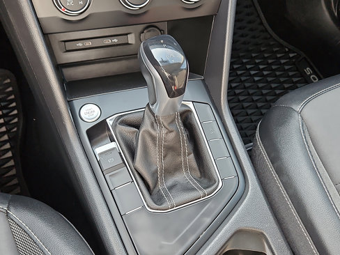 Certified 2022 Volkswagen Taos SE image 13