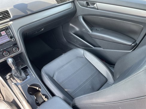 Used 2015 Volkswagen Passat 1.8T image 25